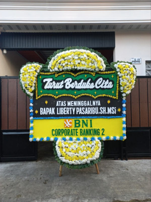 Papan Bunga Duka di Kampung Dalam