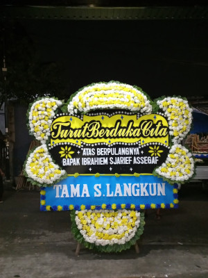 Papan Bunga Duka di Kampung Dalam
