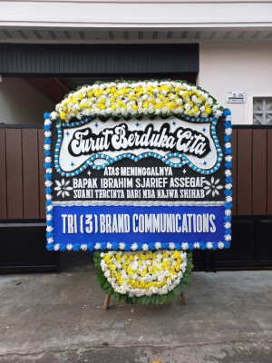 Papan Bunga Duka di Kampung Dalam
